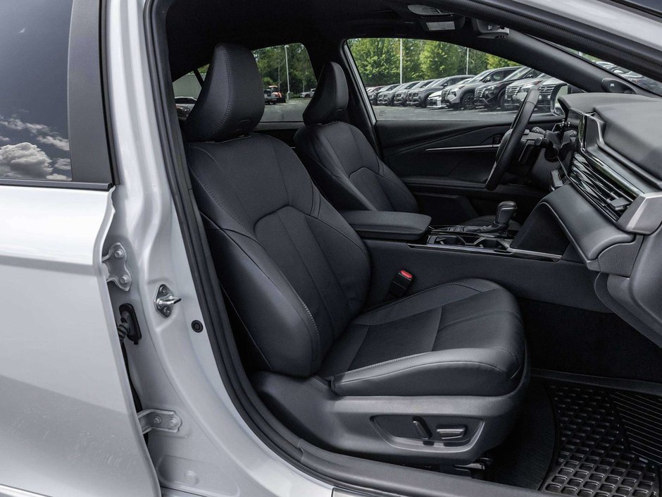 2025 Toyota Camry XSE-28