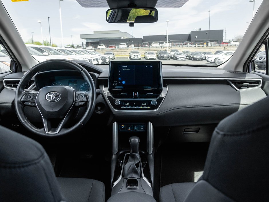 2024 Toyota Corolla Cross LE-21