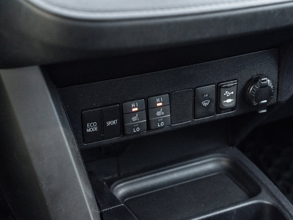 2018 Toyota RAV4 LE-12