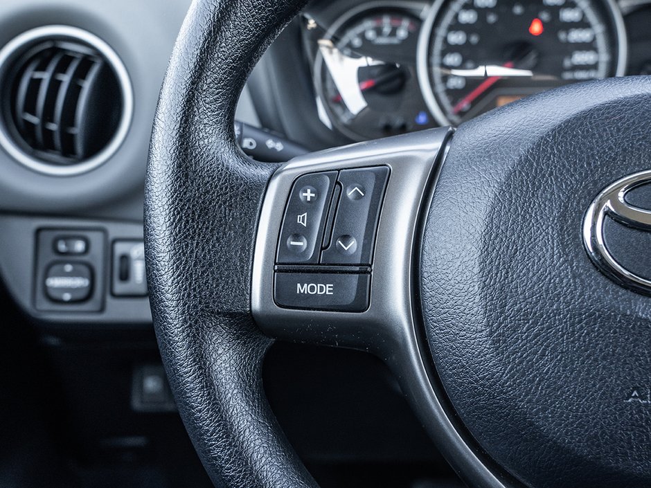 2017 Toyota Yaris LE-8