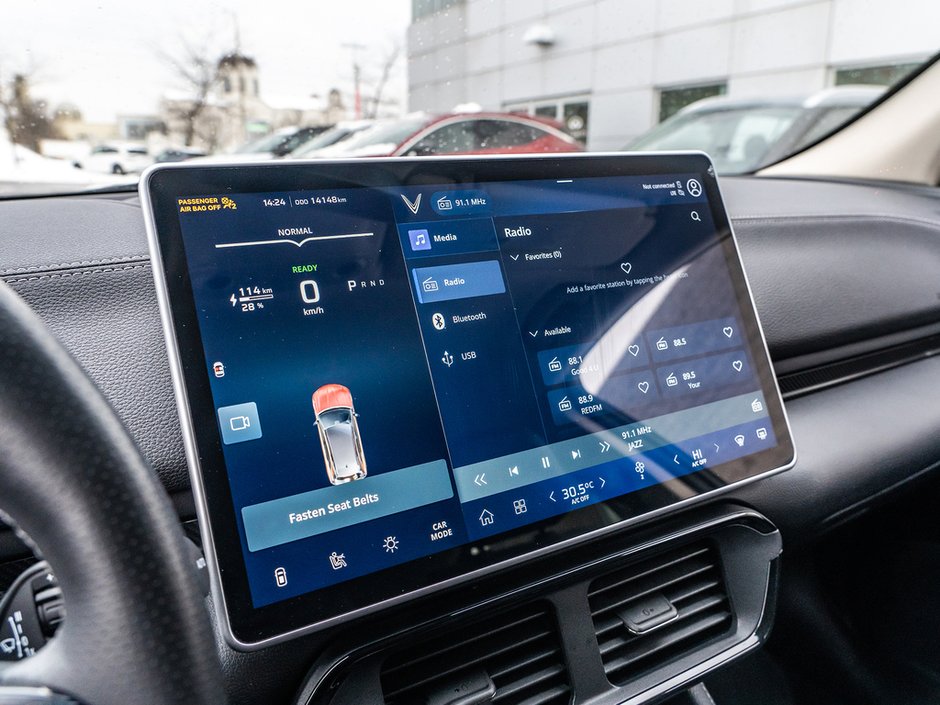 2023 VinFast VF 8 Eco-18