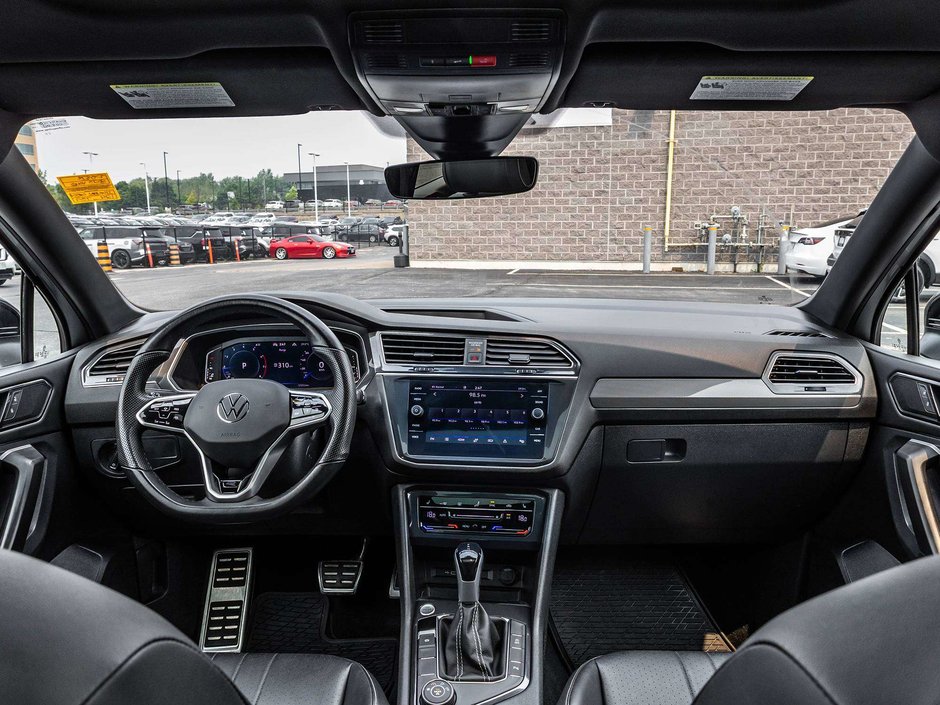 2023 Volkswagen Tiguan Comfortline R-Line Black-25