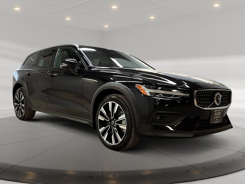 Volvo V60 B5 CROSS COUNTRY PLUS CUIR TOIT PANO NAV 4RM 2025-2