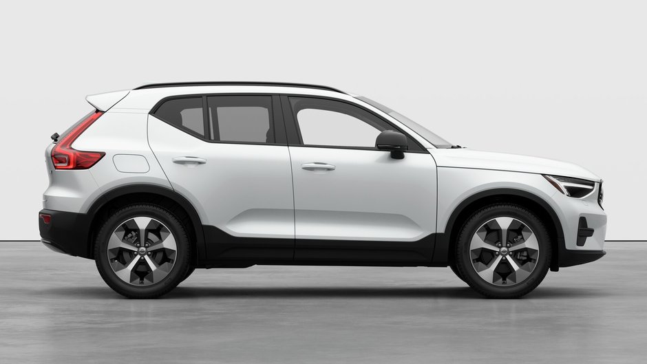 2026 Volvo XC40 Core (Dark Theme)-6