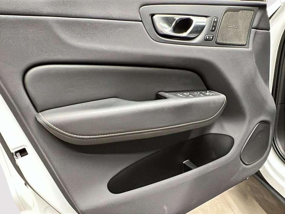2024 Volvo XC60 B5 ULTIMATE CUIR TOIT PANO NAV 4RM-24