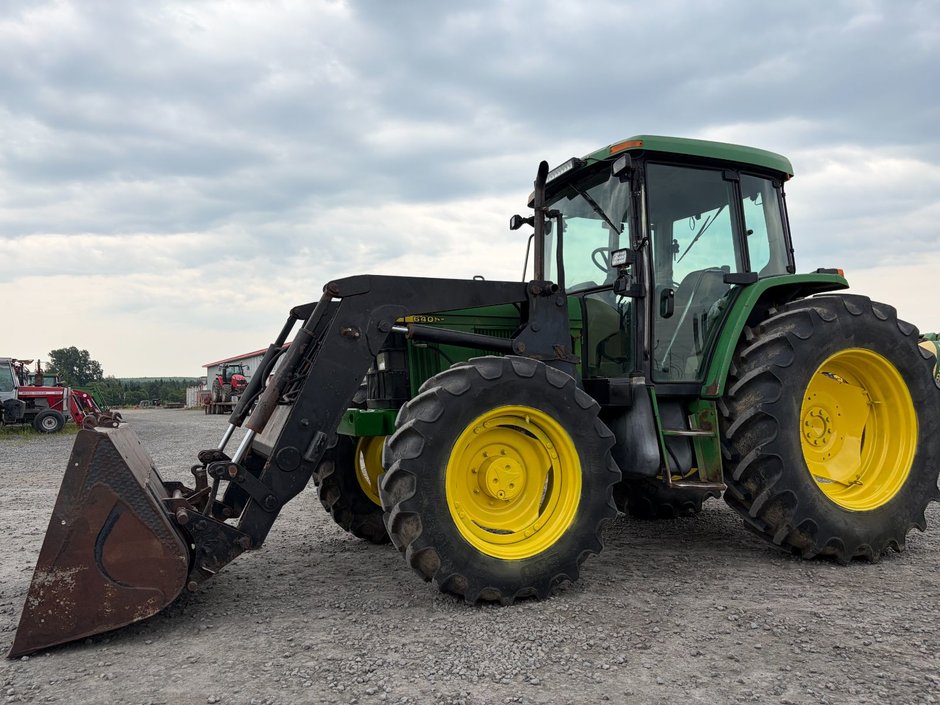 2001 John Deere 6405 in Cacouna, Quebec