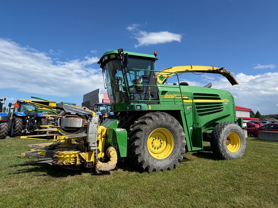 2007 John Deere 7300 in Cacouna, Quebec