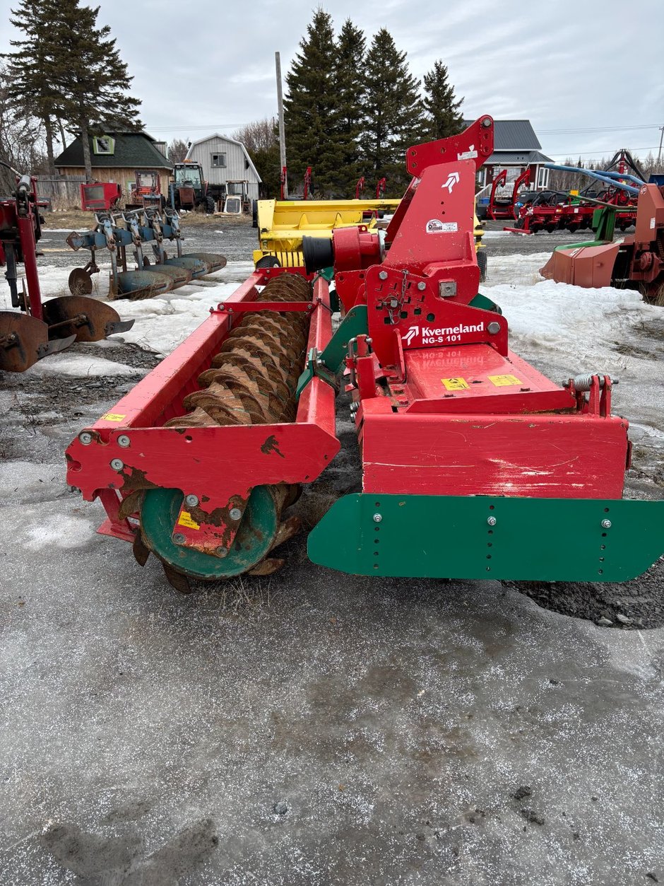 Kverneland NGS 451  2012 à Cacouna, Québec