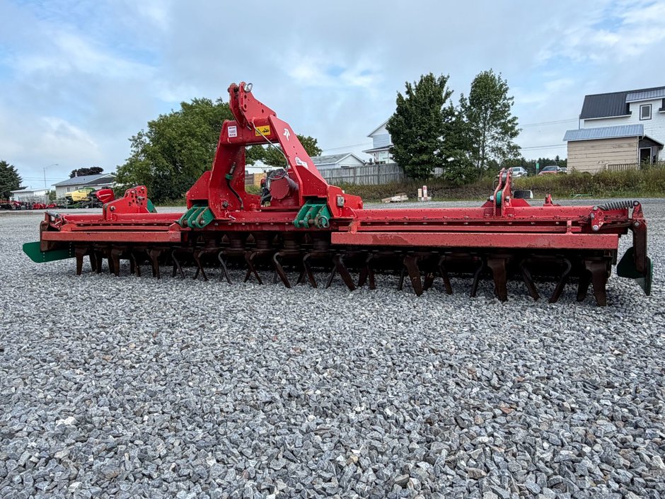 2012 Kverneland NGS 451 in Cacouna, Quebec