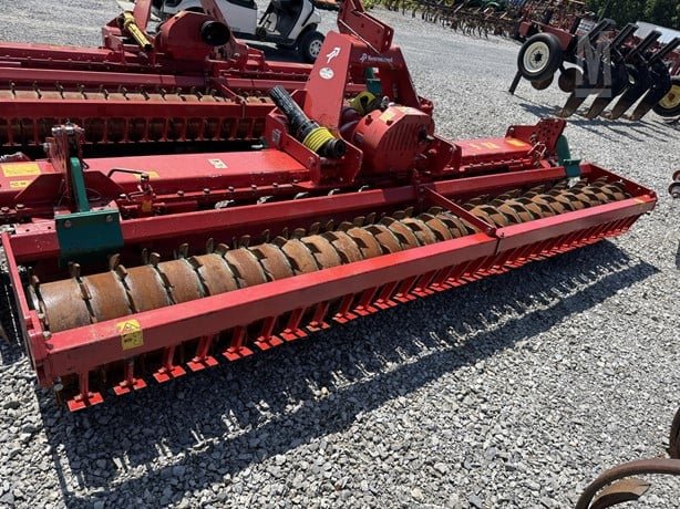 2012 Kverneland NGS 451 in Cacouna, Quebec