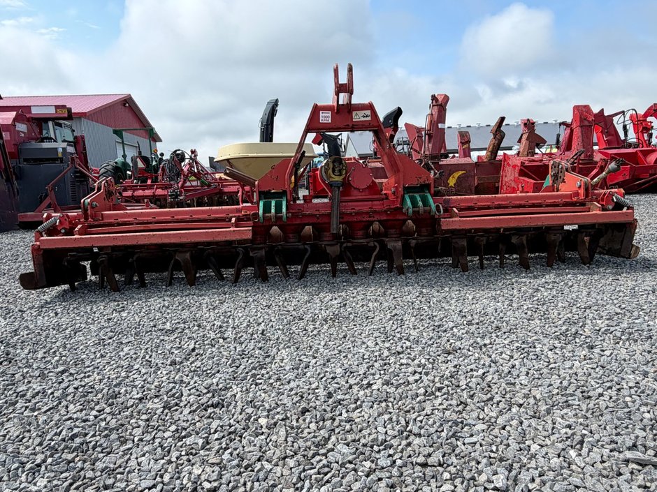 2009 Kverneland NGS401 in Cacouna, Quebec