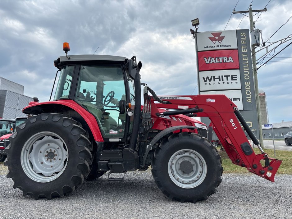 2015 MASSEY FERGUSON 5611 in Cacouna, Quebec