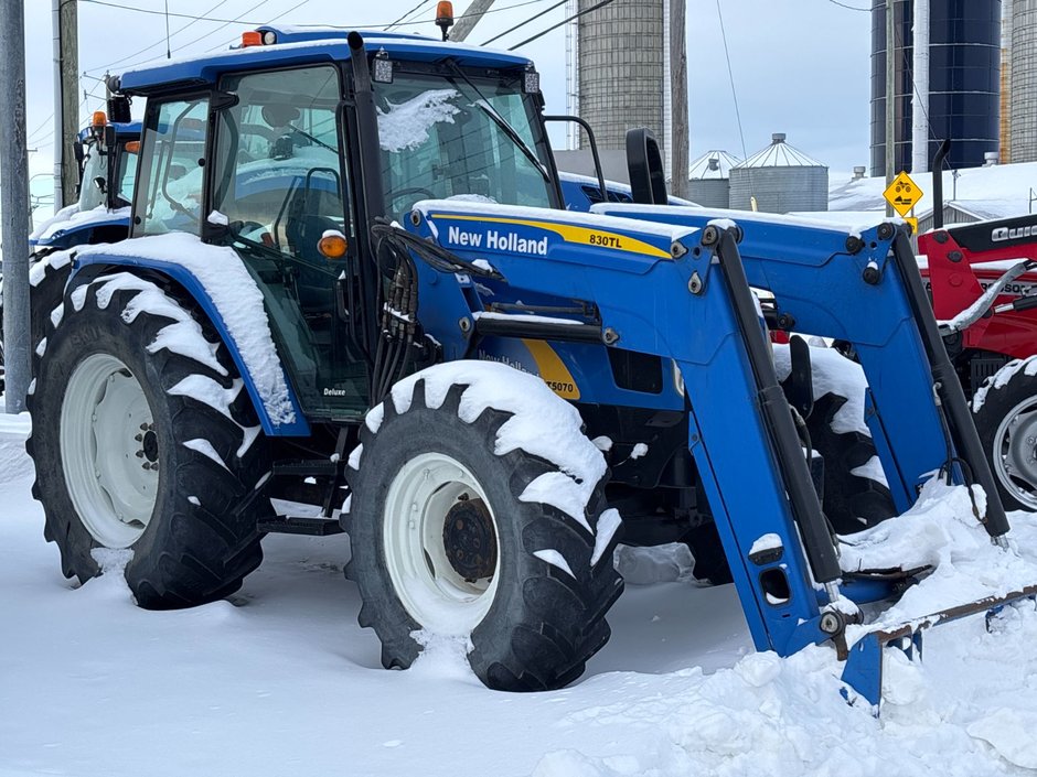 2009 New Holland T5070 in Cacouna, Quebec