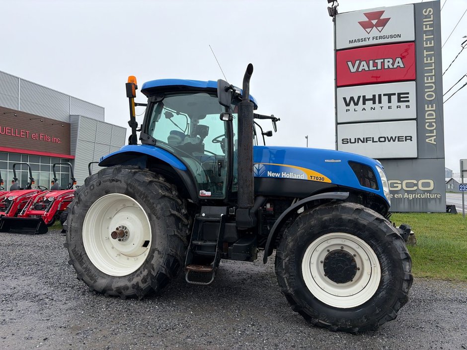 2010 New Holland T7030 in Cacouna, Quebec