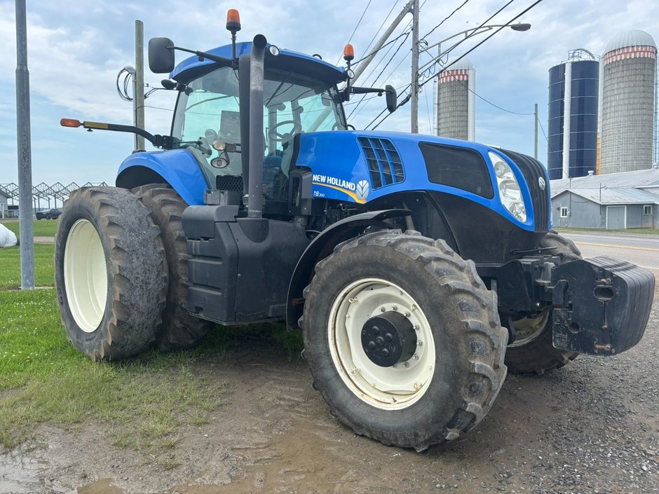 2012 New Holland T8.300 in Cacouna, Quebec