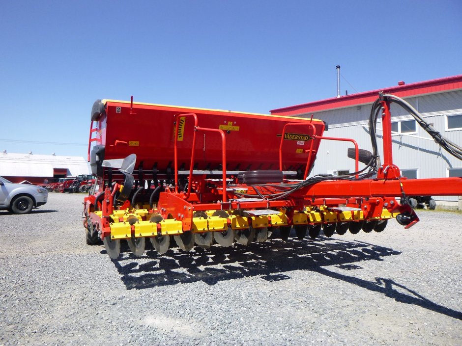Vaderstad Rapid 400C  2015 à Cacouna, Québec