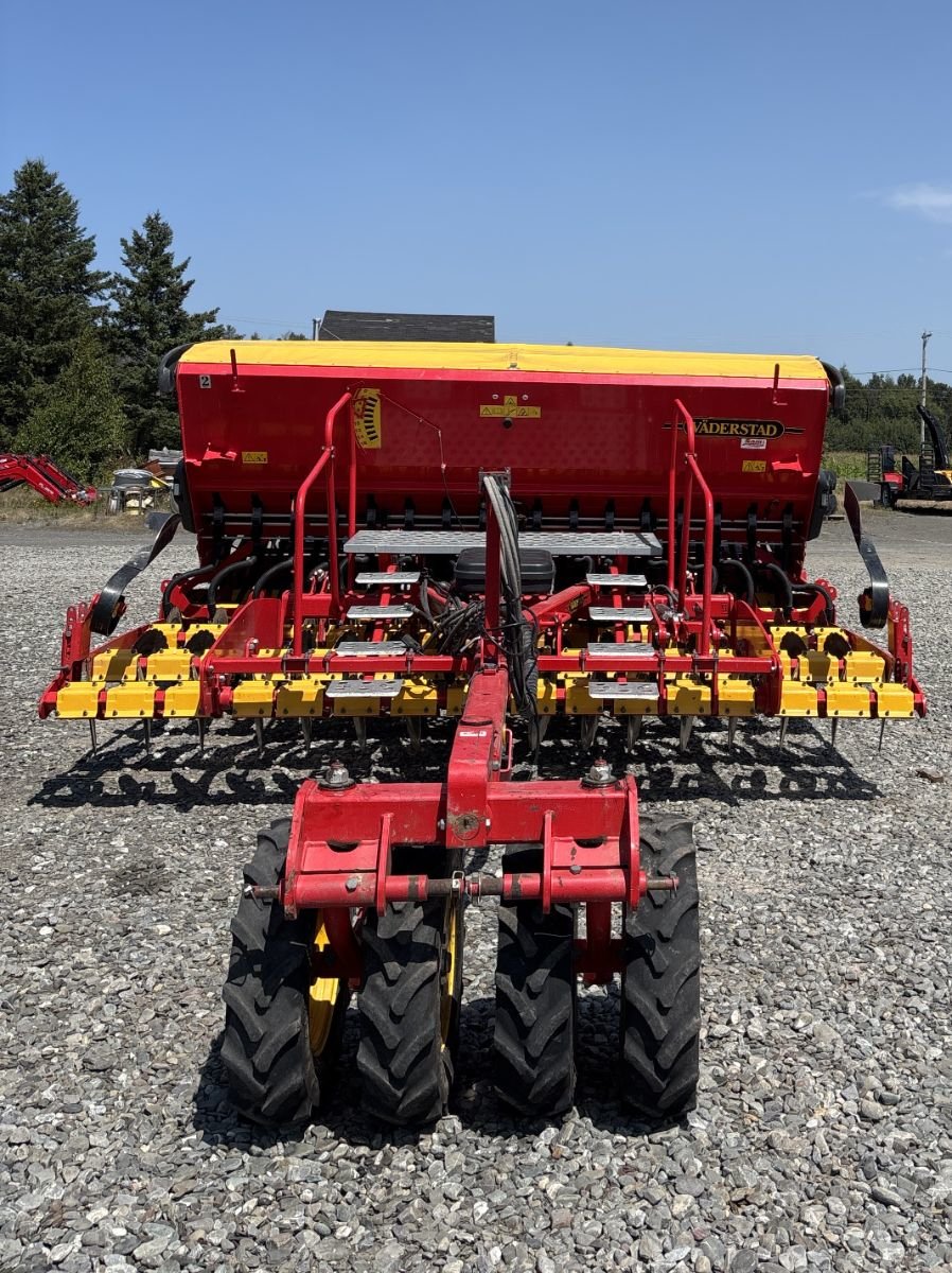 Vaderstad Rapid 400C  2015 à Cacouna, Québec