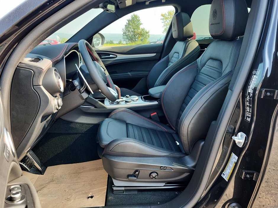 Alfa Romeo de Québec in Boischatel, 2024 Alfa Romeo Stelvio COMPETIZIONE