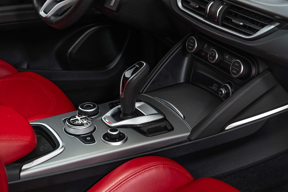 2022 Alfa Romeo Stelvio Veloce-21