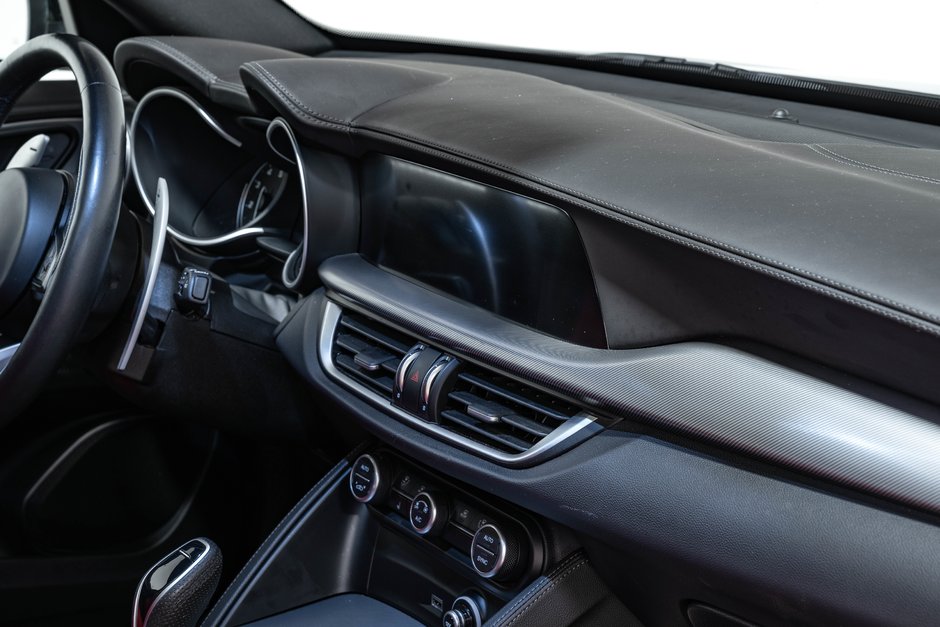 2022 Alfa Romeo Stelvio Veloce-20