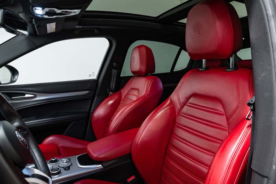 2022 Alfa Romeo Stelvio Veloce-10