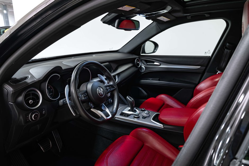 2022 Alfa Romeo Stelvio Veloce-12