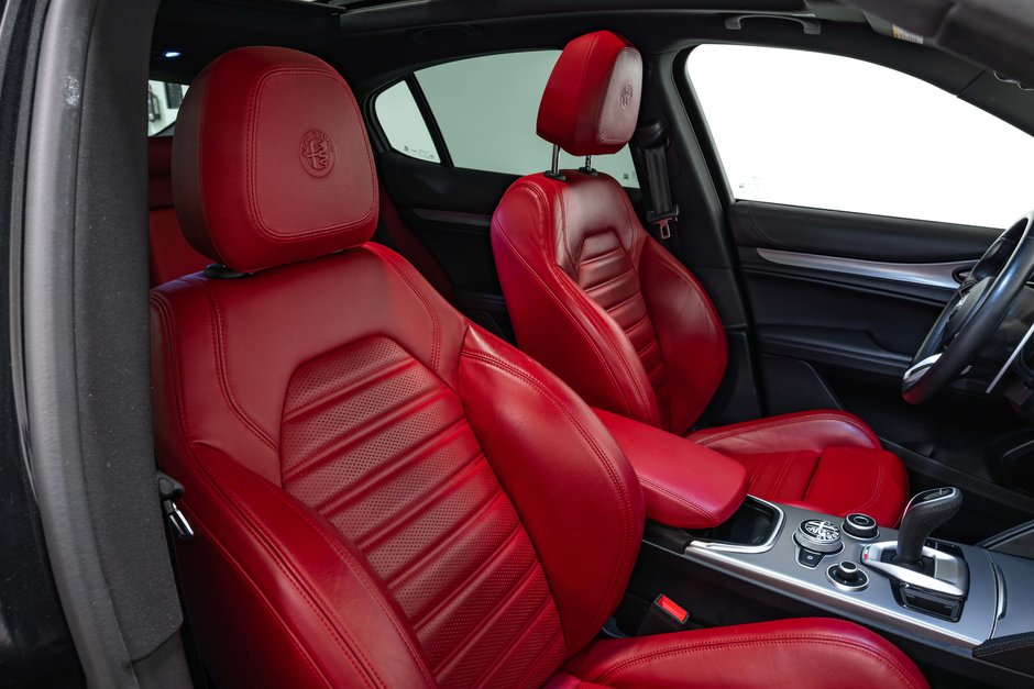2022 Alfa Romeo Stelvio Veloce-17