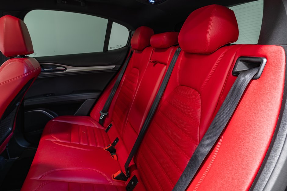 2022 Alfa Romeo Stelvio Veloce-22