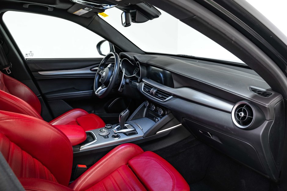 2022 Alfa Romeo Stelvio Veloce-19