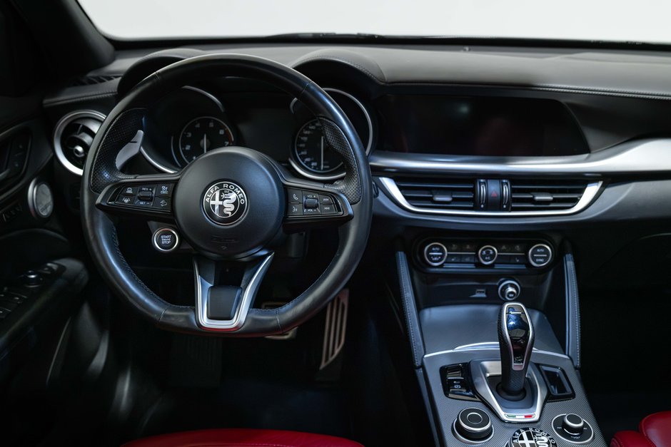 2022 Alfa Romeo Stelvio Veloce-14