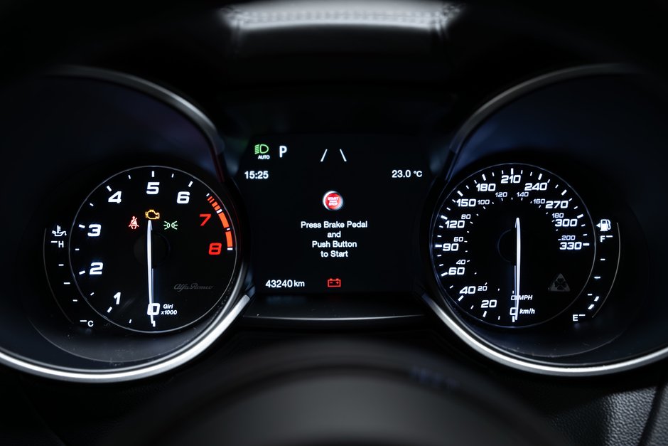 2023 Alfa Romeo Stelvio Quadrifoglio-12