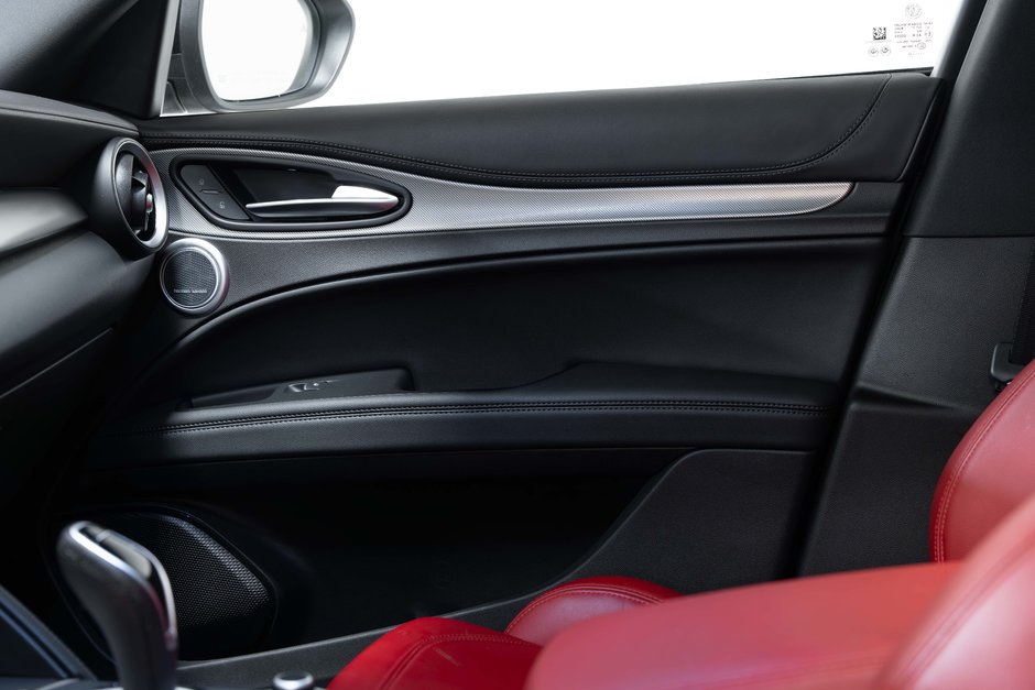 2024 Alfa Romeo Stelvio Veloce-10