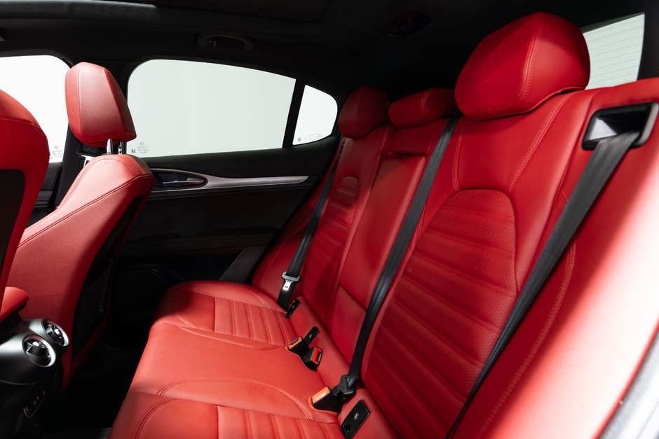 2025 Alfa Romeo Stelvio AWD-22