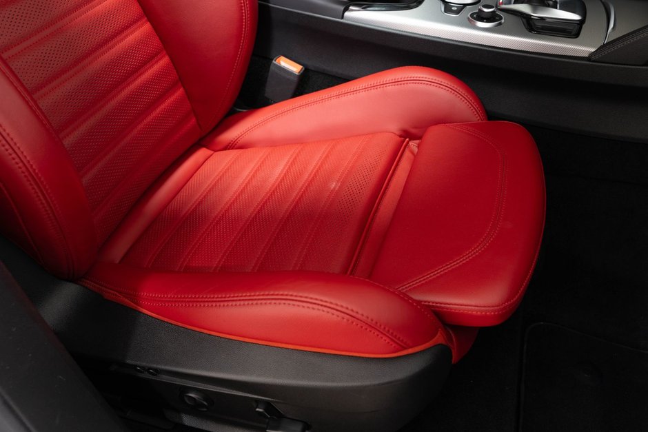 2025 Alfa Romeo Stelvio AWD-18