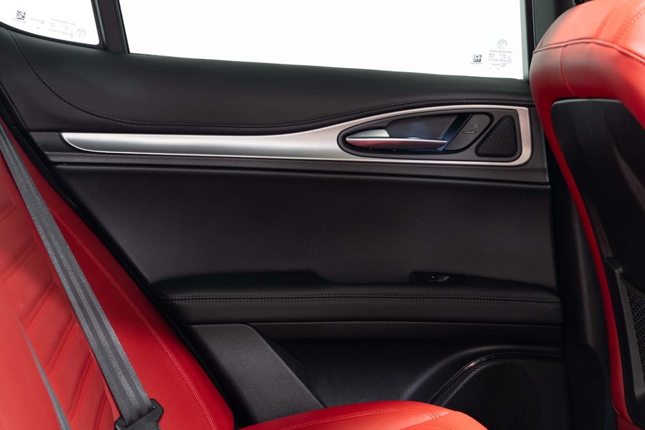 2025 Alfa Romeo Stelvio AWD-27