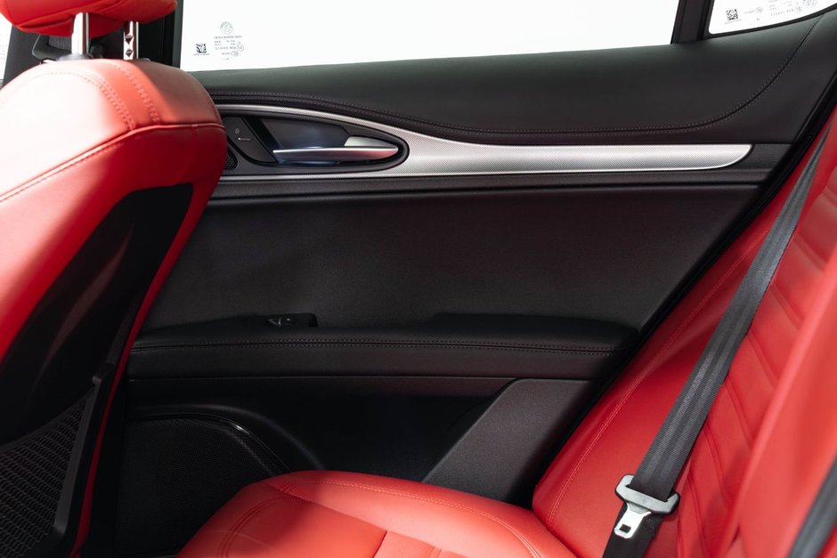 2025 Alfa Romeo Stelvio AWD-24