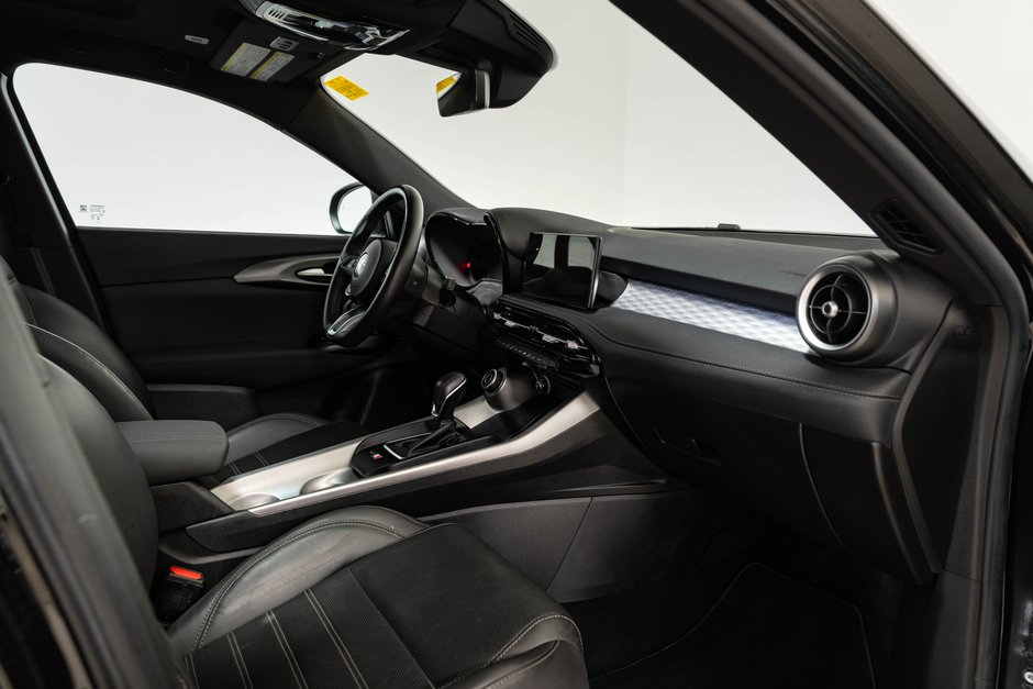 2025 Alfa Romeo Tonale Intensa-22