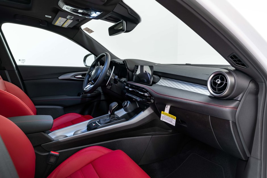 2026 Alfa Romeo Tonale Veloce-26