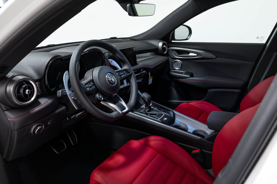 2026 Alfa Romeo Tonale Veloce-12