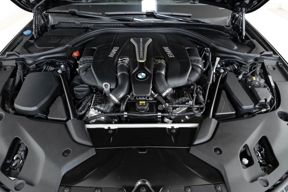 2018 BMW 5 Series M550i xDrive-9
