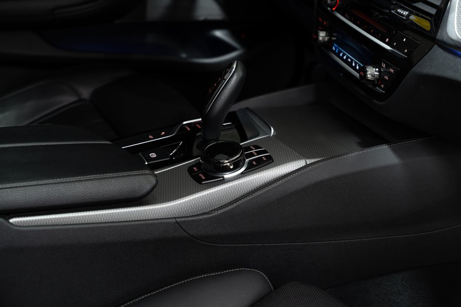2018 BMW 5 Series M550i xDrive-23