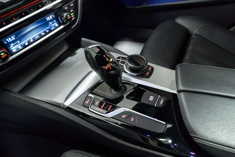 2018 BMW 5 Series M550i xDrive-17