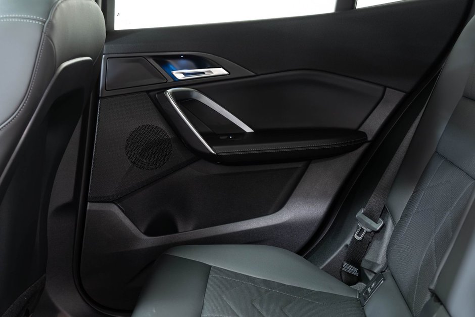 2025 BMW X2 xDrive28i-27
