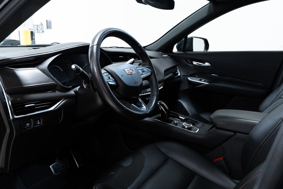 2023 Cadillac XT4 AWD Sport-14