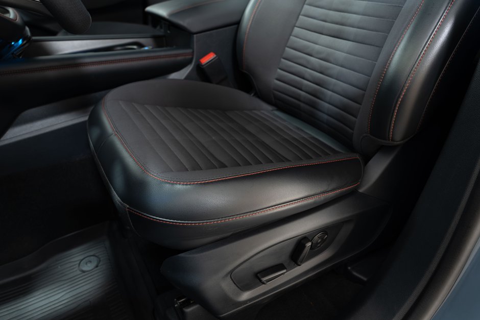 2025 Ford Explorer ST-Line-25