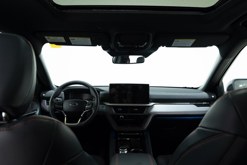 2025 Ford Explorer ST-Line-31
