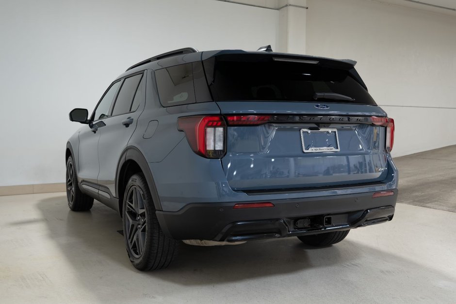 2025 Ford Explorer ST-Line-7