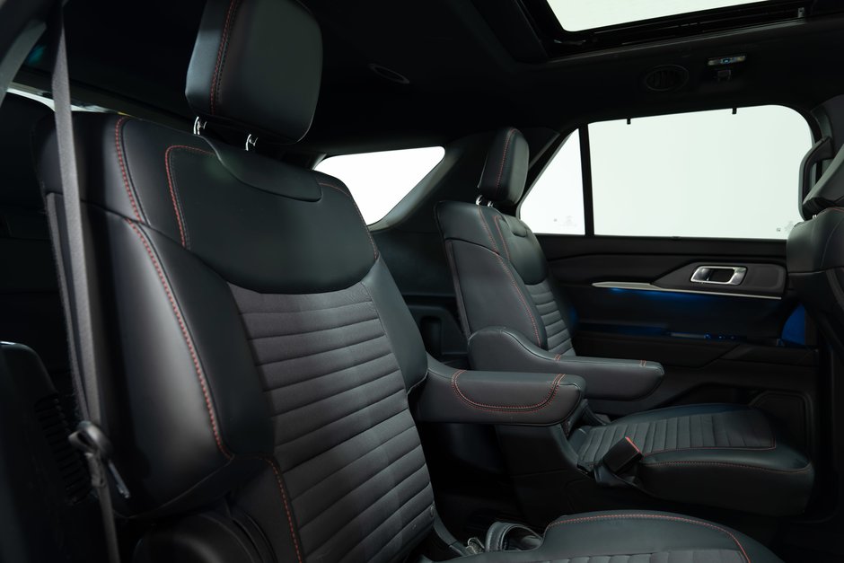 2025 Ford Explorer ST-Line-28