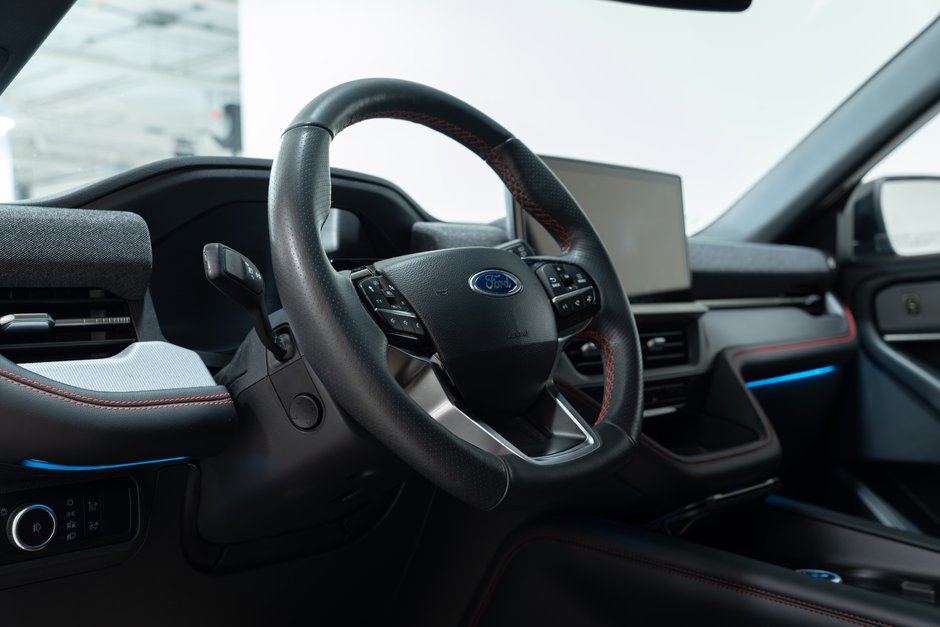 2025 Ford Explorer ST-Line-13