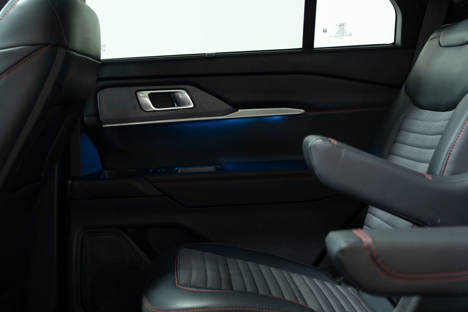 2025 Ford Explorer ST-Line-26